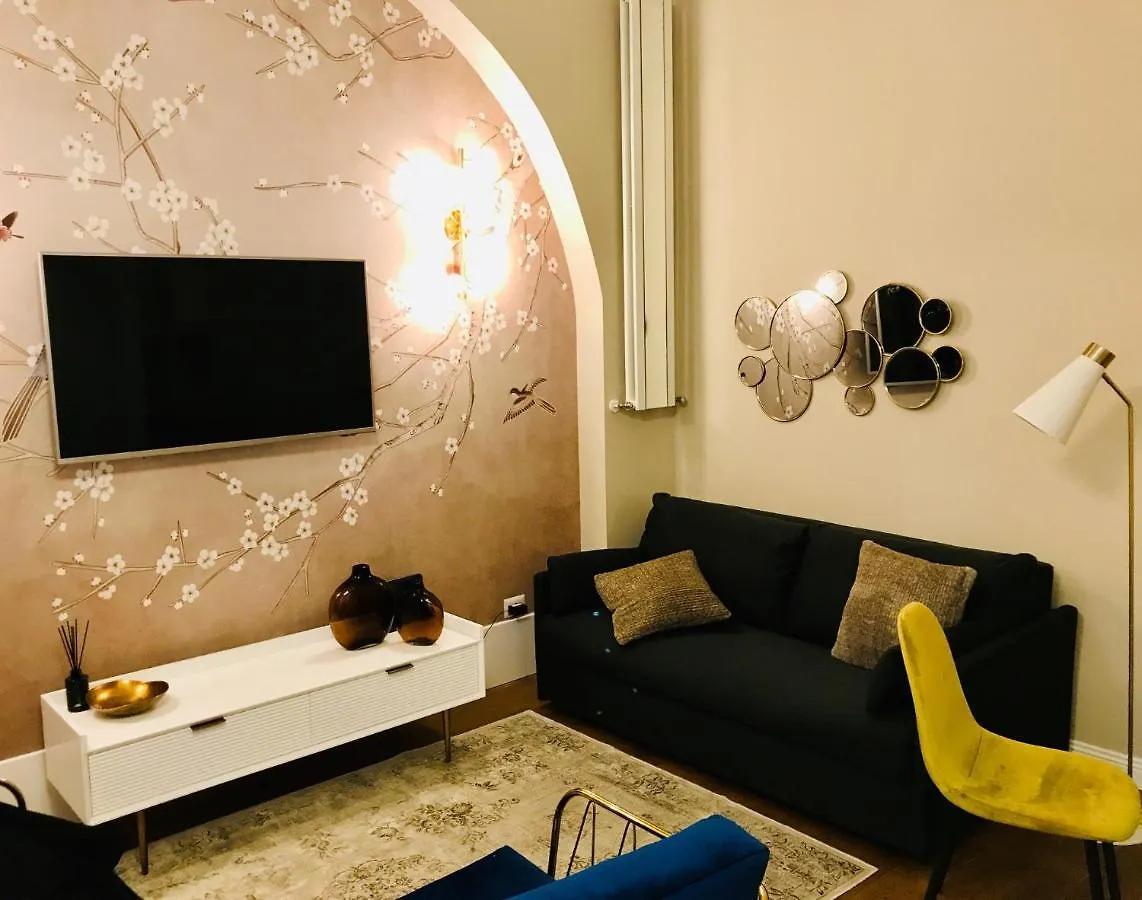 Porta Ticinese Apartment contacts